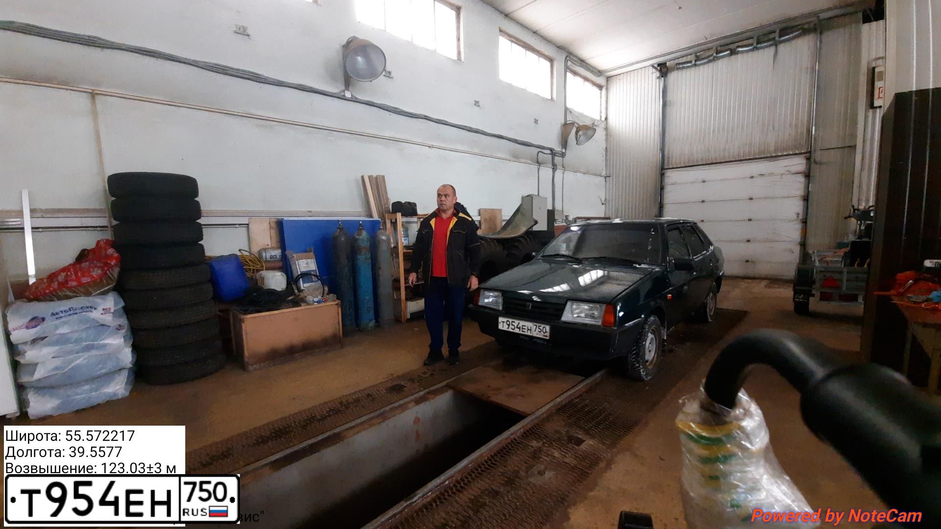 Фото автомобиля LADA 2109 SAMARA, 2003 — госномер Е003ХХ190. Цвет: ЗЕЛЕНЫЙ ТЕМНЫЙ