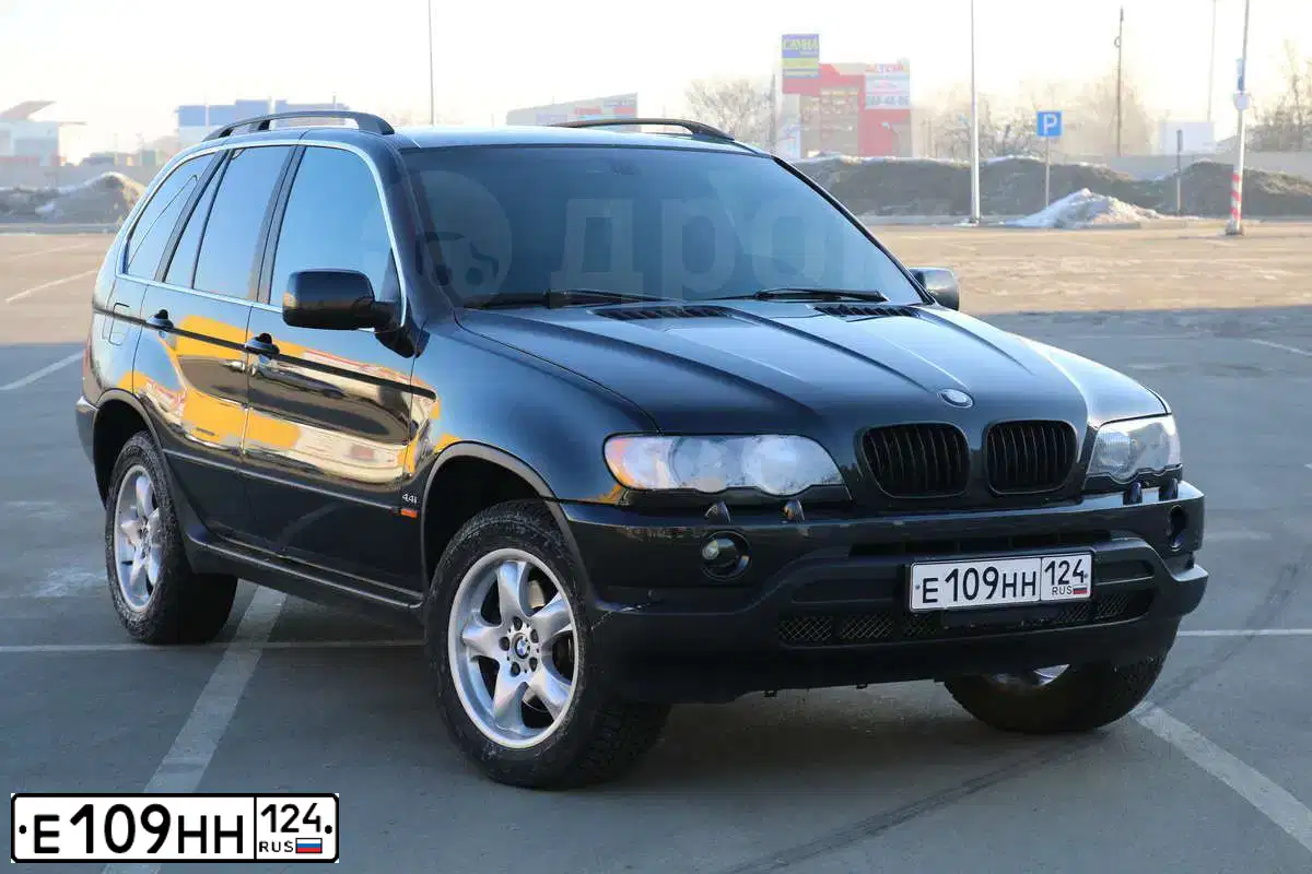 Фото автомобиля BMW X5, 2002 — госномер С557НО124. Цвет: ЧЕРНЫЙ