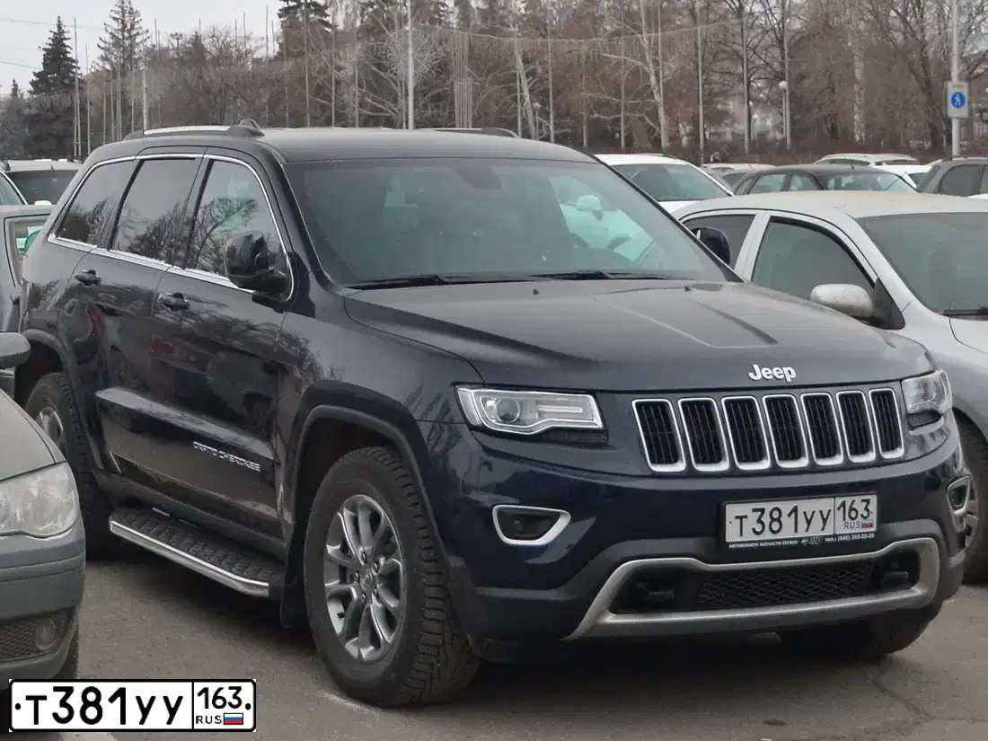 Фото автомобиля JEEP GRAND CHEROKEE, 2013 — госномер О429ОЕ32. Цвет: Темно-синий