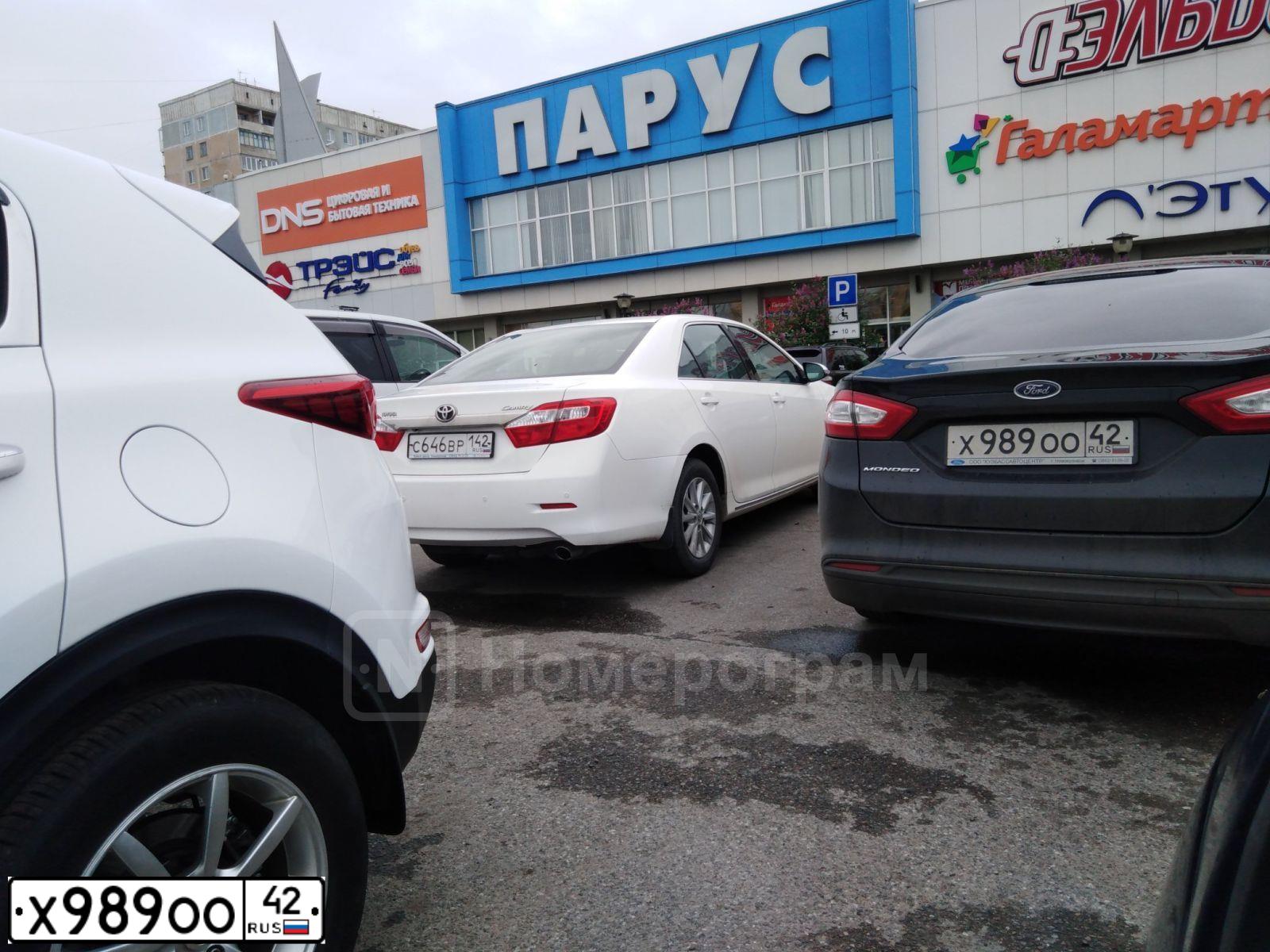 Фото автомобиля FORD FOCUS, 2011 — госномер Т222УР42. Цвет: ЧЕРНЫЙ