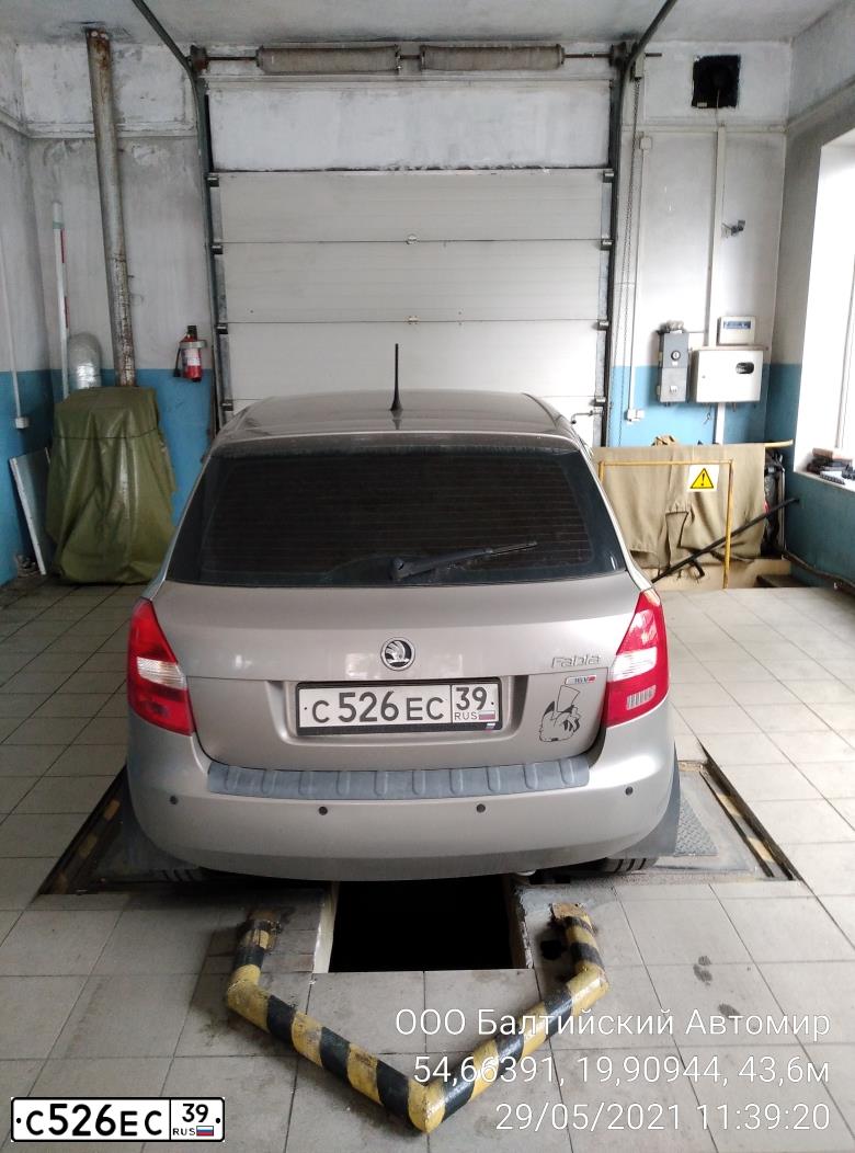 Фото автомобиля SKODA FABIA, 2011 — госномер С526ЕС39. Цвет: СЕРЫЙ