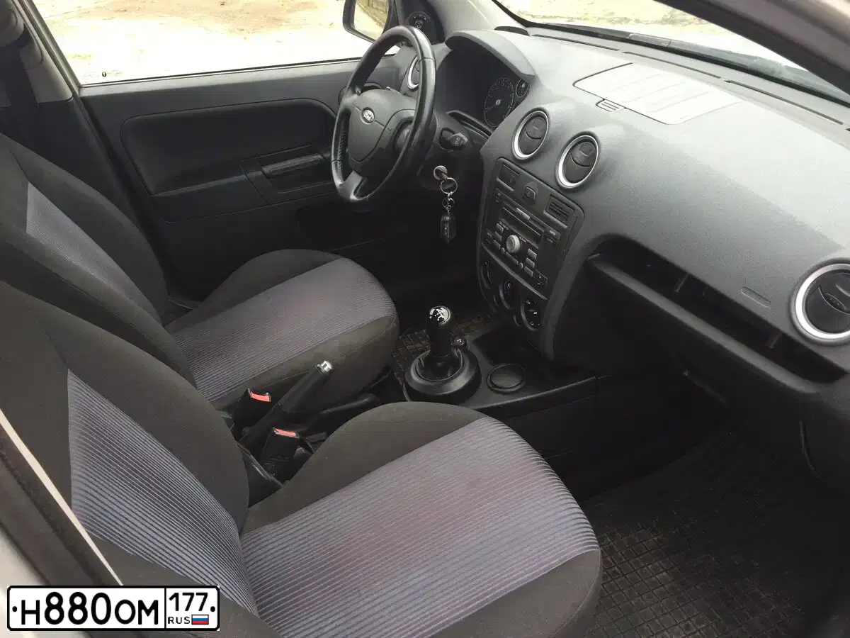 Фото автомобиля FORD FUSION, 2006 — госномер Н880ОМ177. Цвет: СЕРЕБРИСТЫЙ