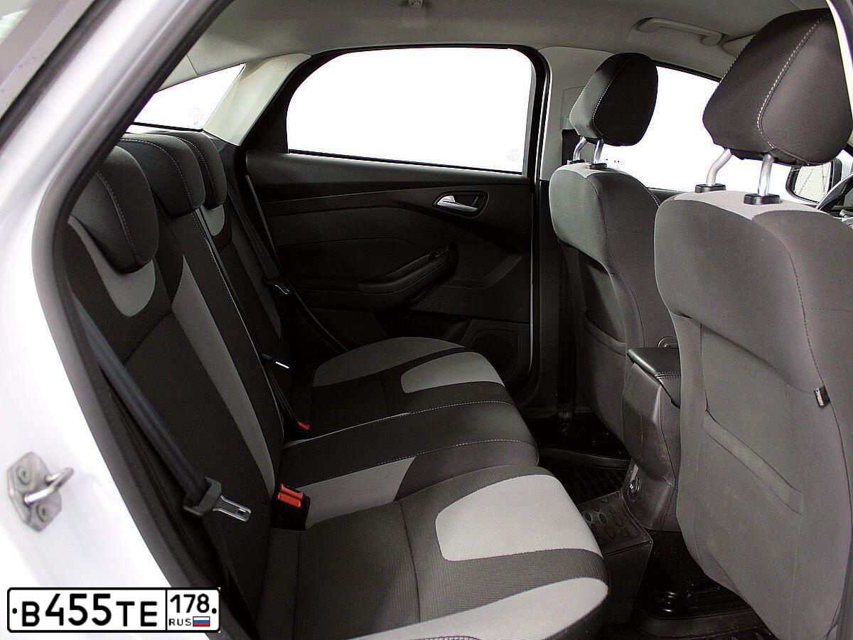 Фото автомобиля FORD FOCUS, 2014 — госномер Р404МА198. Цвет: Белый