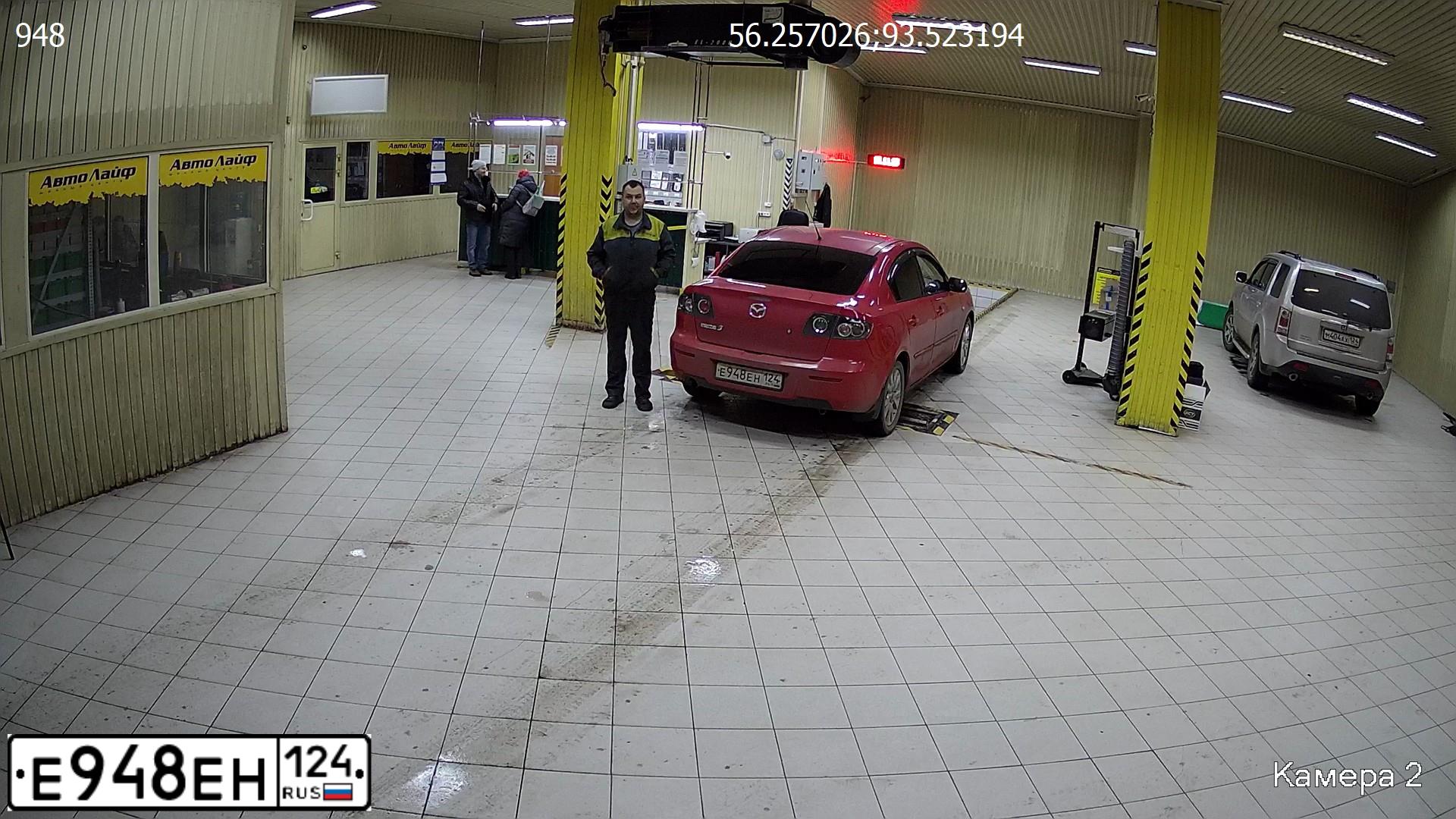 Фото автомобиля MAZDA 3, 2008 — госномер Е948ЕН124. Цвет: Красный
