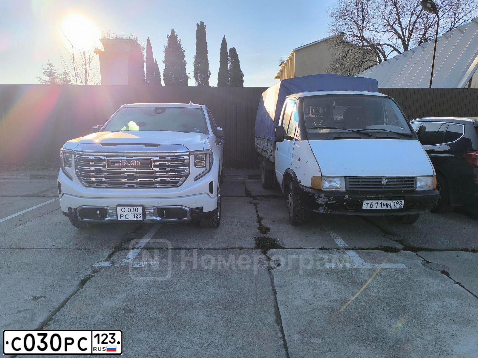 Фото автомобиля VOLKSWAGEN TOUAREG, 2006 — госномер М765ММ77. Цвет: ЧЕРНЫЙ