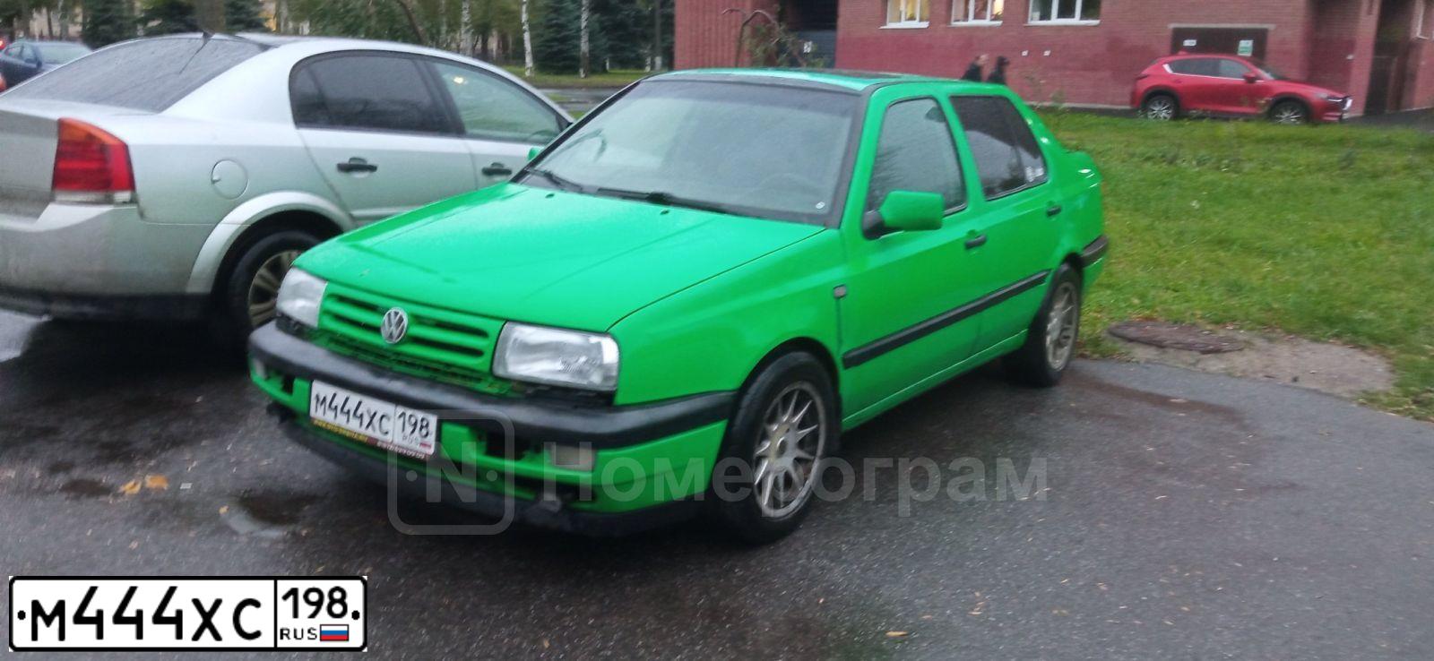 Фото автомобиля VOLKSWAGEN VENTO, 1996 — госномер С739ЕН198. Цвет: ЗЕЛЕНЫЙ