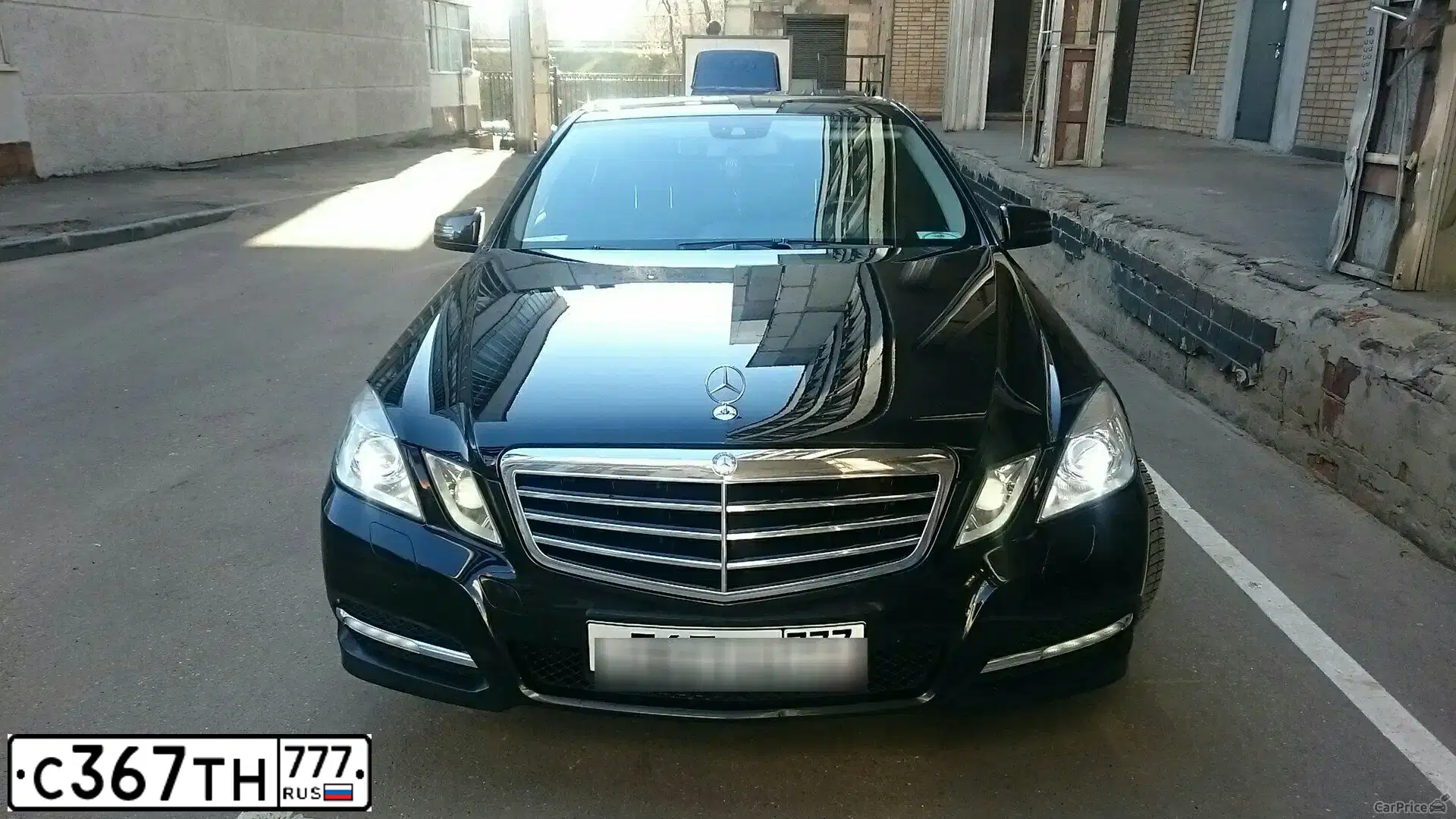 Фото автомобиля MERCEDES E-KLASSE, 2012 — госномер О728ОМ799. Цвет: ЧЕРНЫЙ