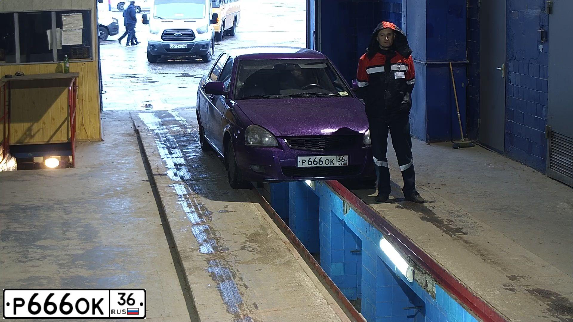 Фото автомобиля LADA 2170 PRIORA, 2011 — госномер Р666ОК35. Цвет: СВЕТЛО-СЕРЕБРИСТЫЙ МЕТАЛЛ