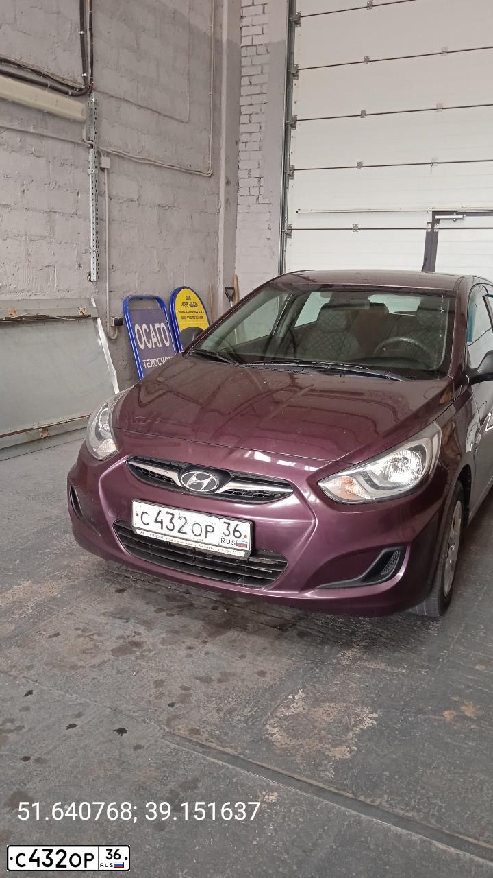Фото автомобиля HYUNDAI SOLARIS, 2012 — госномер С976ЕК136. Цвет: ФИОЛЕТОВЫЙ