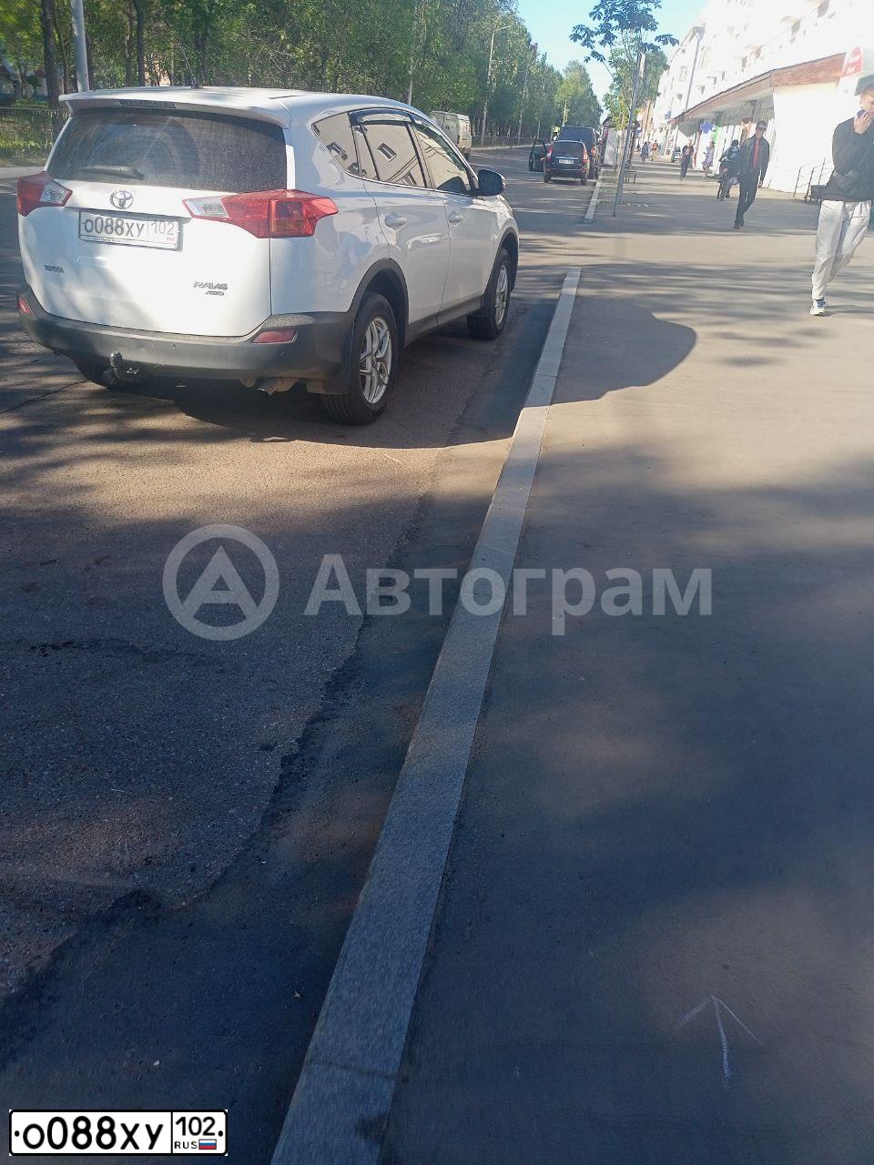 Фото автомобиля TOYOTA RAV4, 2013 — госномер Р045ЕС102. Цвет: Белый