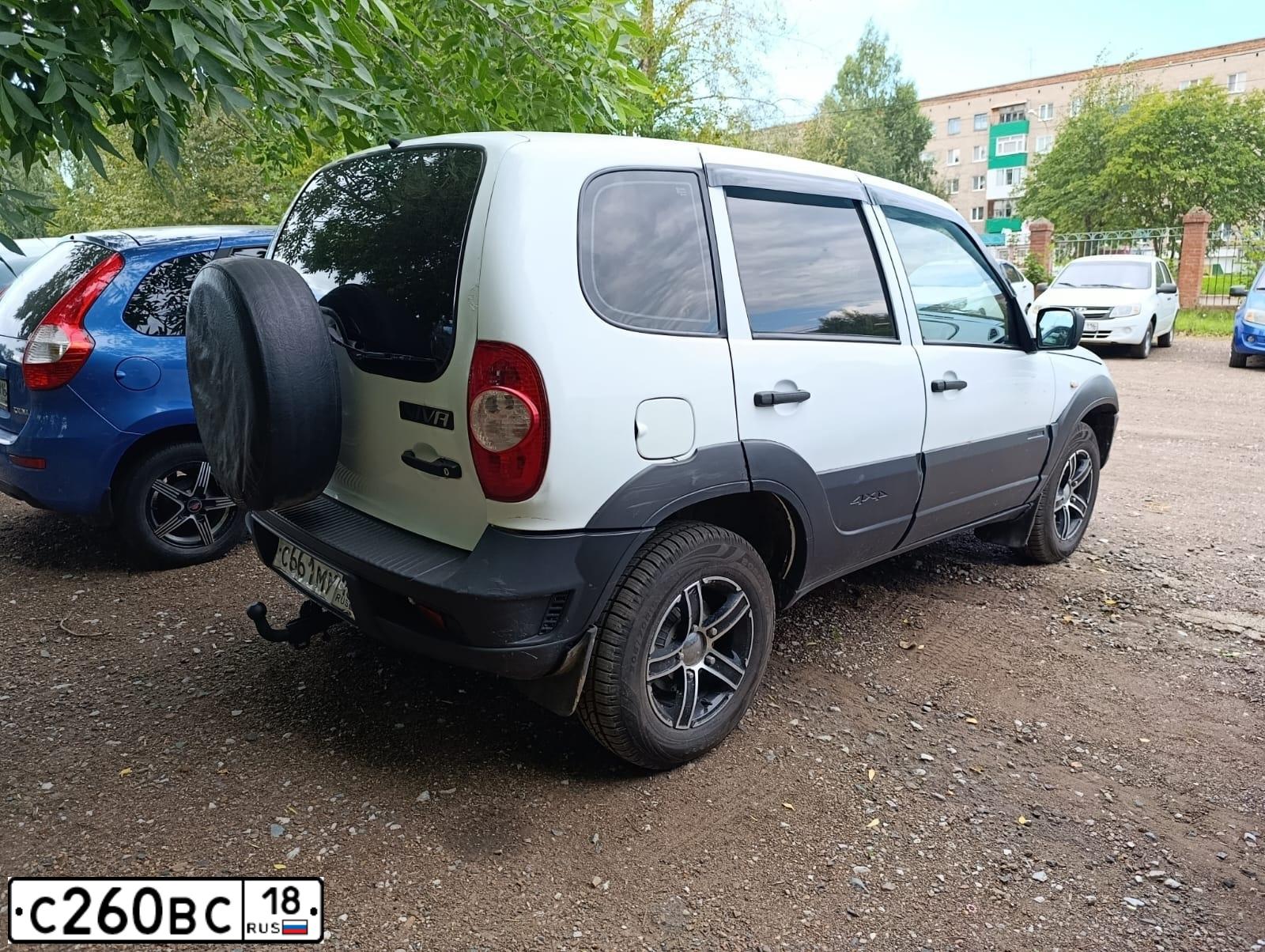 Фото автомобиля LADA 2190 GRANTA, 2017 — госномер С260ВС18. Цвет: ЯРКО-СИНИЙ