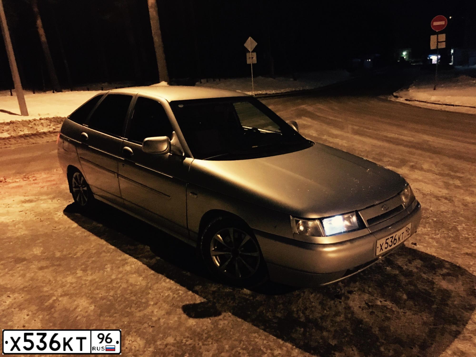 Фото автомобиля LADA 2112, 2004 — госномер Х536КТ96. Цвет: СВЕТЛО СЕРЕБ.МЕТАЛЛ.