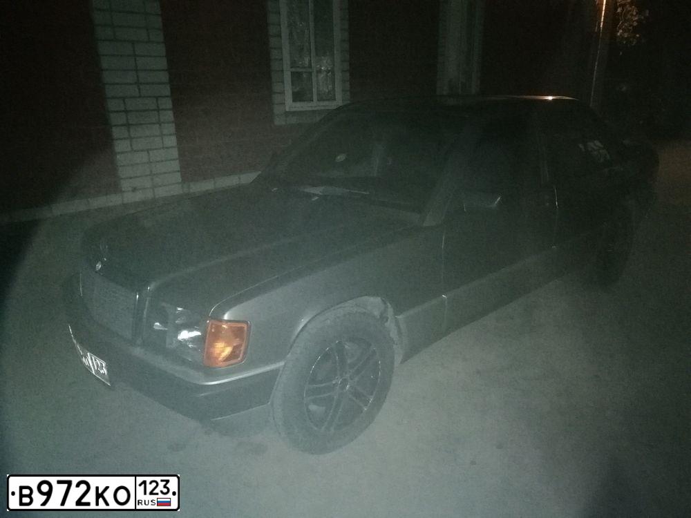 Фото автомобиля MERCEDES C-KLASSE, 1990 — госномер Т224РУ05. Цвет: СЕРЫЙ