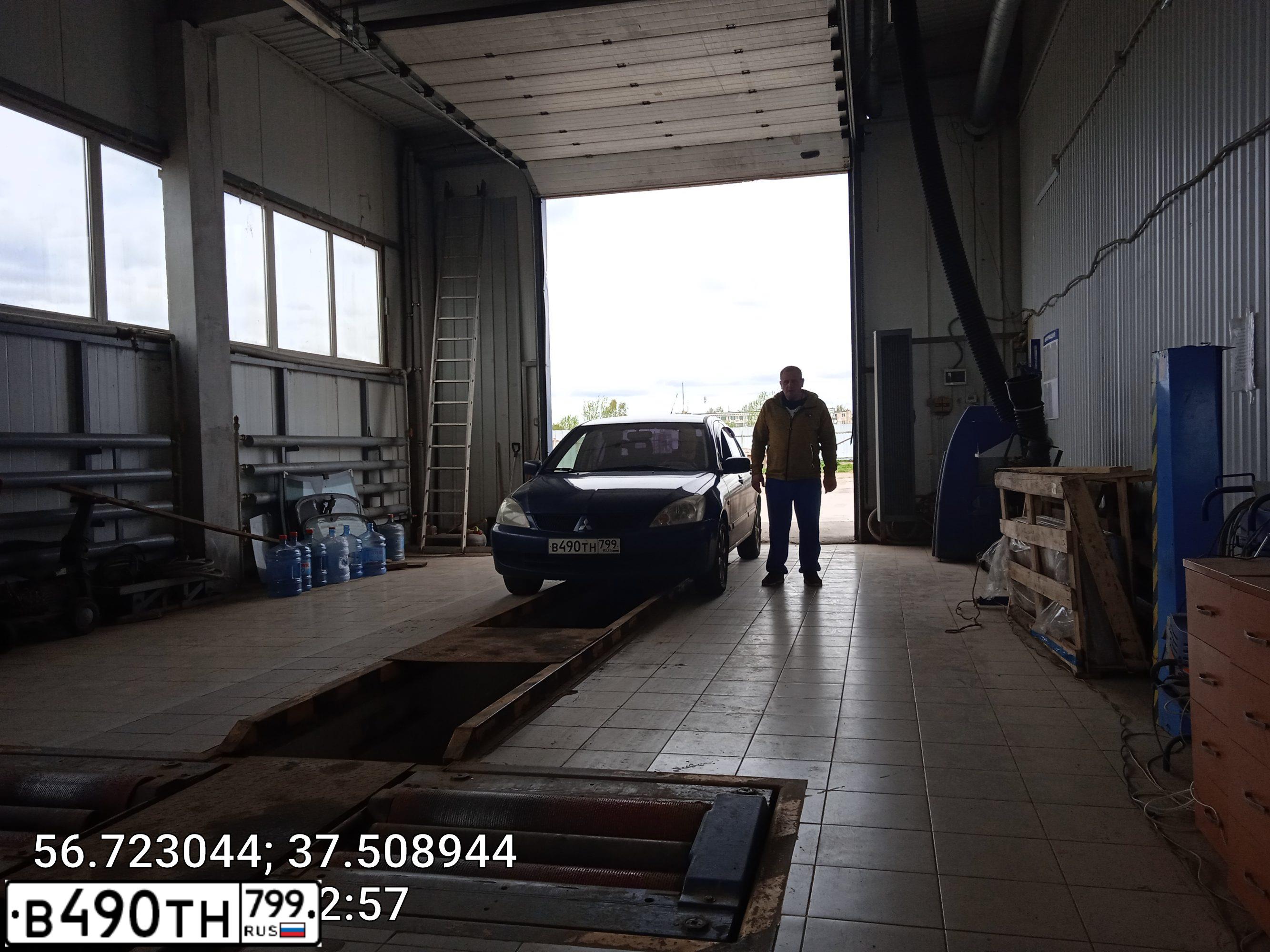 Фото автомобиля MITSUBISHI LANCER, 2006 — госномер В576ЕУ977. Цвет: синий