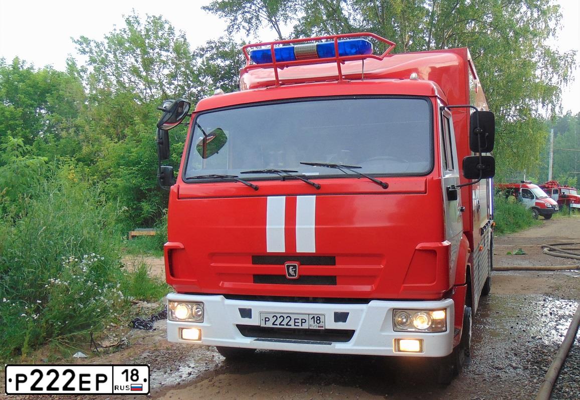 Фото автомобиля KAMAZ 4308 /4X2/, 2013 — госномер Р222ЕР18. Цвет: ЦВ СХ А6 ПО ГОСТ Р 50574-2019