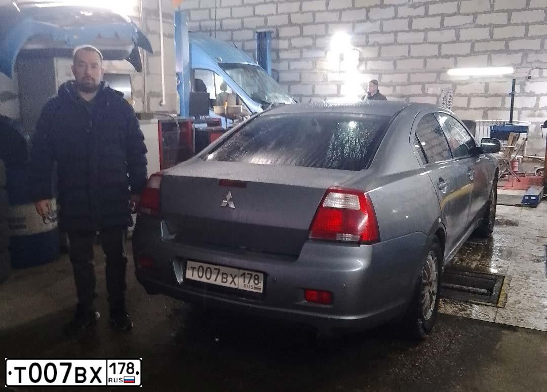 Фото автомобиля MITSUBISHI GALANT, 2007 — госномер Т007ВХ178. Цвет: СЕРО-ГОЛУБОЙ