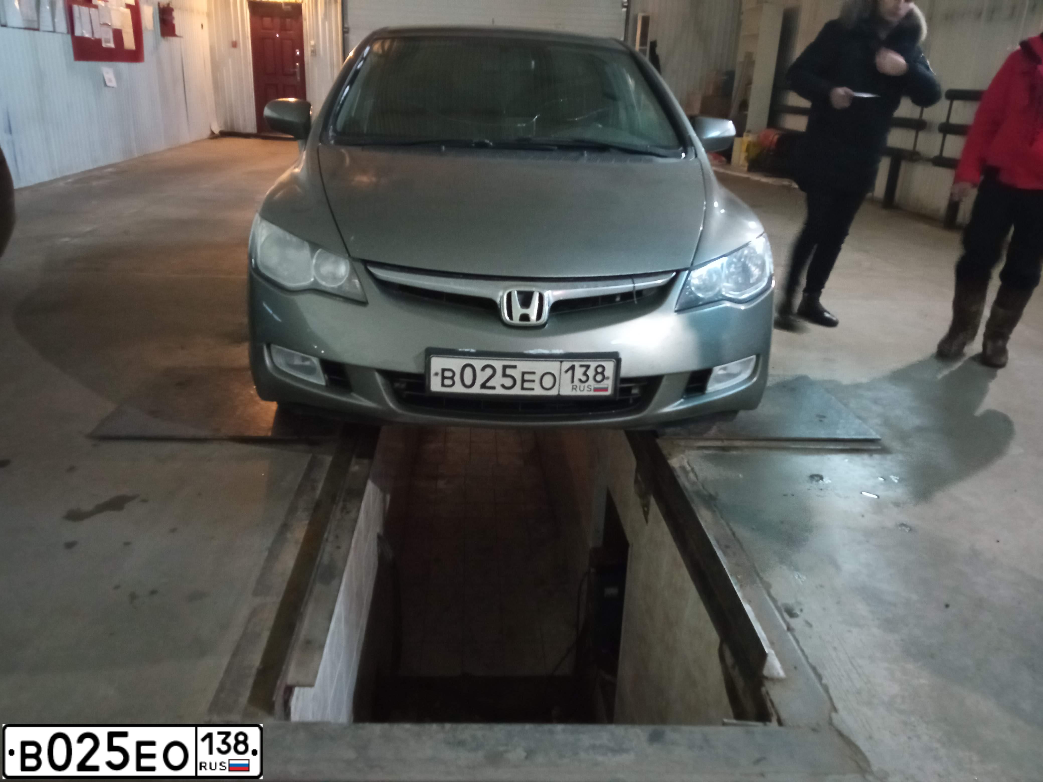 Фото автомобиля HONDA CIVIC, 2008 — госномер С216СТ124. Цвет: ТЕМНО СЕРЫЙ