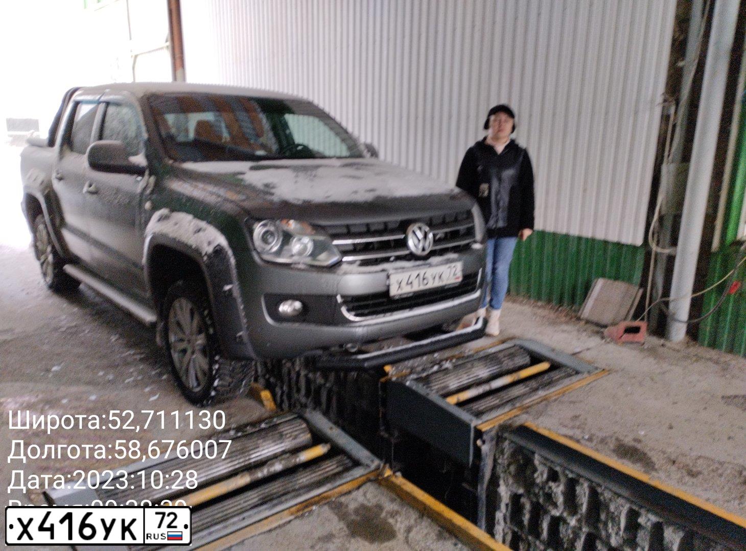 Фото автомобиля VOLKSWAGEN AMAROK, 2015 — госномер Н111ОХ72. Цвет: СЕРЫЙ