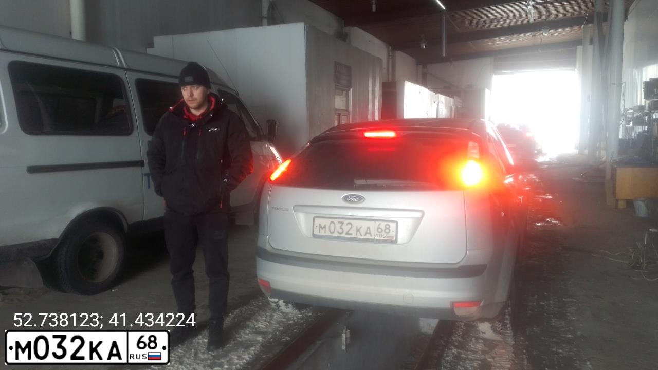 Фото автомобиля FORD FOCUS, 2006 — госномер Х417ОВ31. Цвет: Серебристый