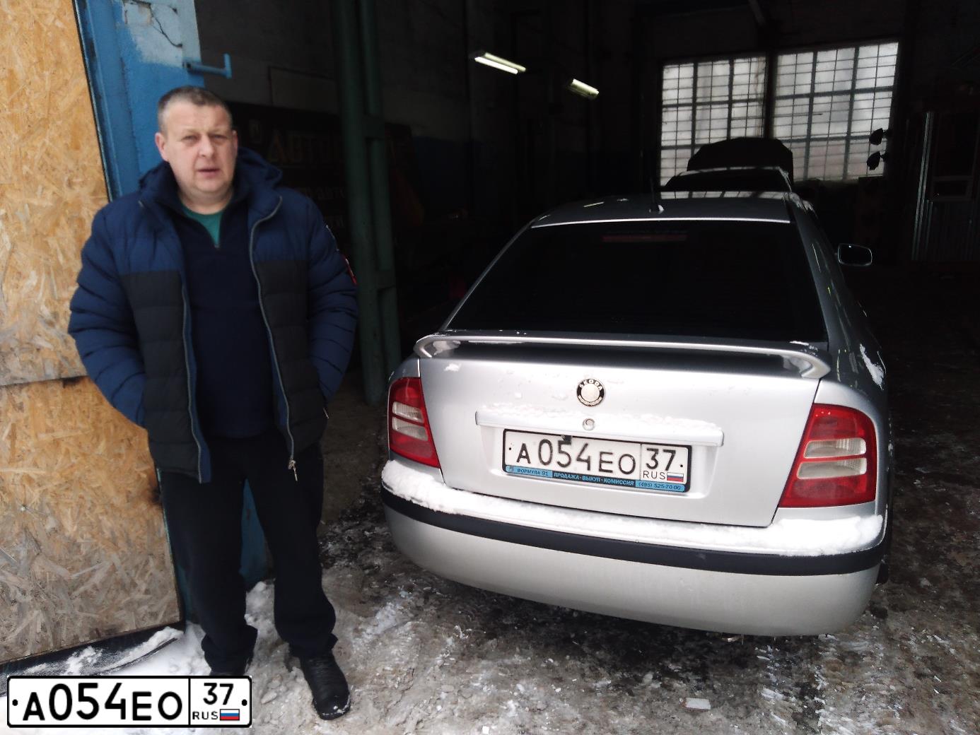 Фото автомобиля SKODA OCTAVIA, 2008 — госномер А054ЕО37. Цвет: Серебристый
