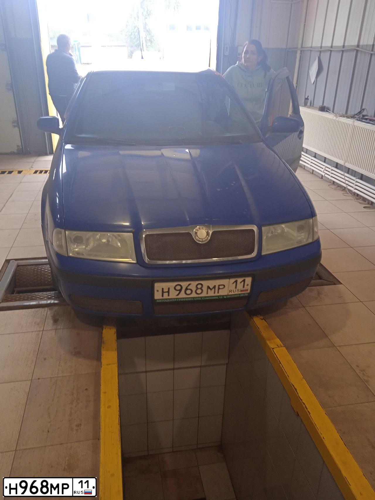 Фото автомобиля SKODA OCTAVIA, 2008 — госномер Н968МР11. Цвет: СИНИЙ