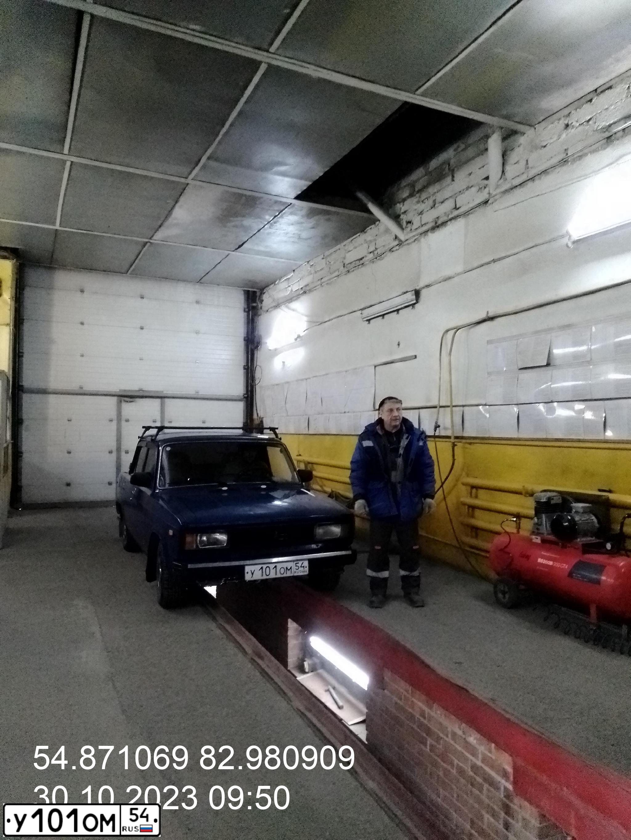 Фото автомобиля LADA 2105, 2005 — госномер А400ТС97. Цвет: сине-зеленый
