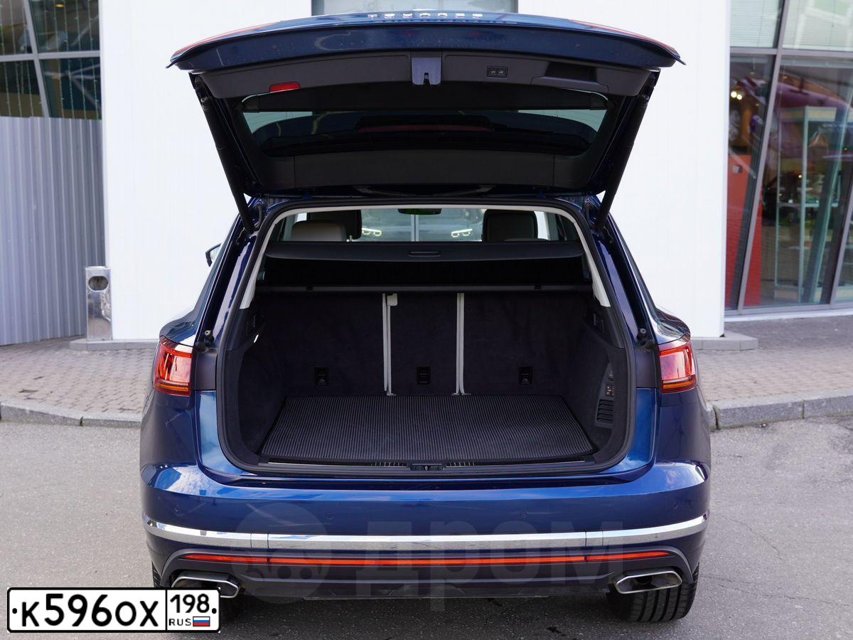 Фото автомобиля VOLKSWAGEN TOUAREG, 2020 — госномер К596ОХ198. Цвет: синий