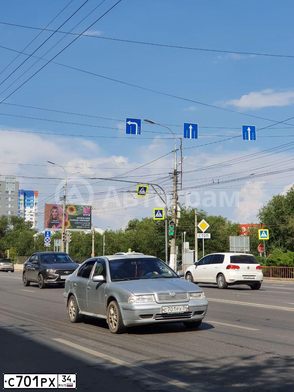 Фото автомобиля SKODA OCTAVIA, 1999 — госномер С701РХ34. Цвет: СЕРЫЙ