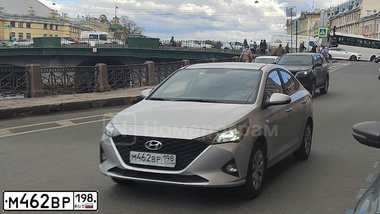 Фото автомобиля HYUNDAI SOLARIS, 2021 — госномер М462ВР198. Цвет: СЕРЫЙ
