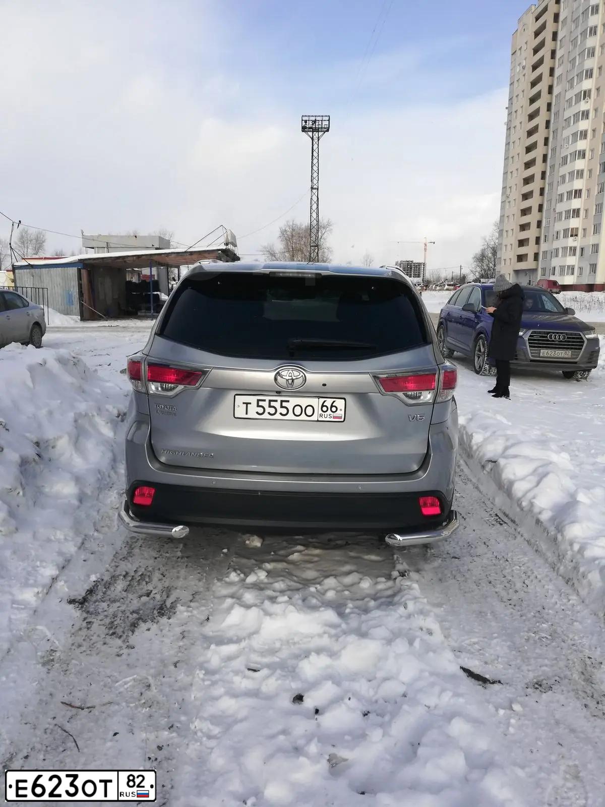 Фото автомобиля AUDI Q7, 2017 — госномер В555ВО196. Цвет: синий