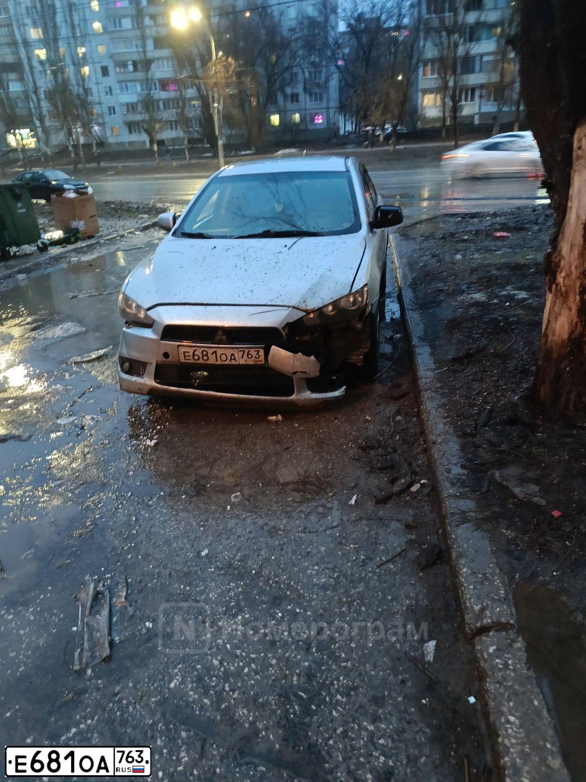 Фото автомобиля MITSUBISHI LANCER, 2008 — госномер Е681ОА763. Цвет: Серебристый