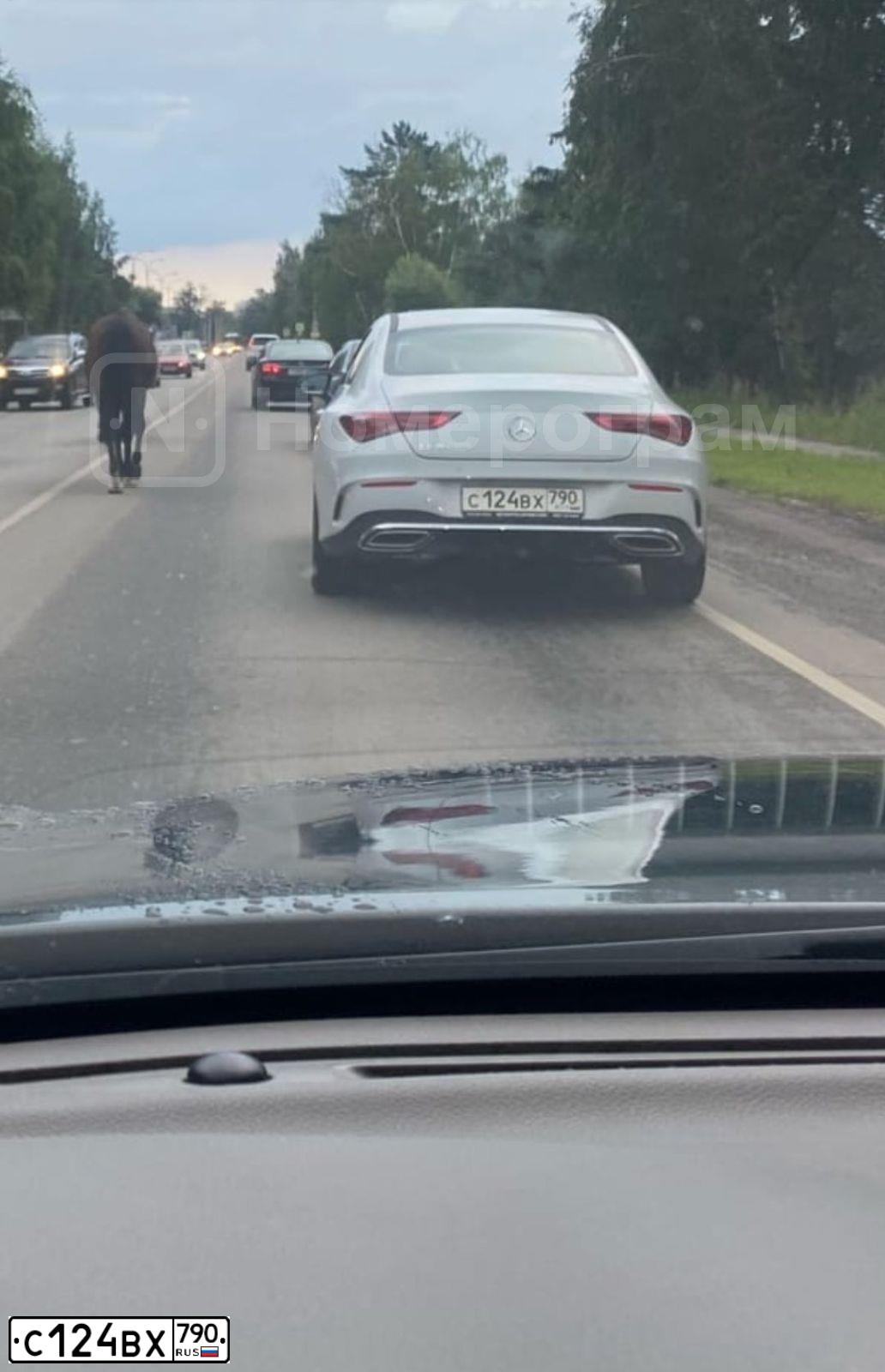 Фото автомобиля MERCEDES CLA-KLASSE, 2020 — госномер М624КУ797. Цвет: Белый