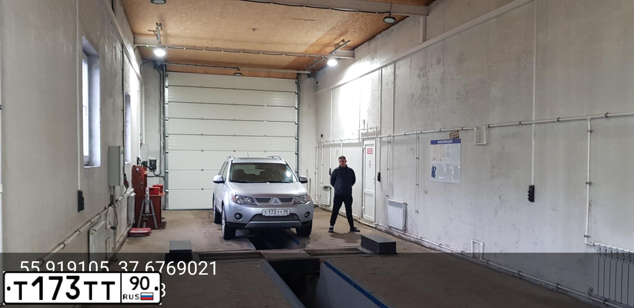 Фото автомобиля MITSUBISHI MONTERO, 2002 — госномер Т173ТТ90. Цвет: СЕРЫЙ