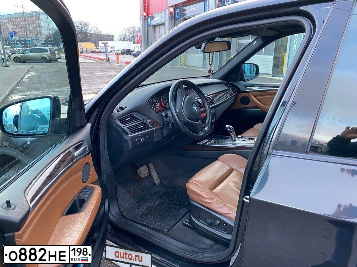Фото автомобиля BMW X5, 2010 — госномер О882НЕ198. Цвет: ЧЕРНЫЙ