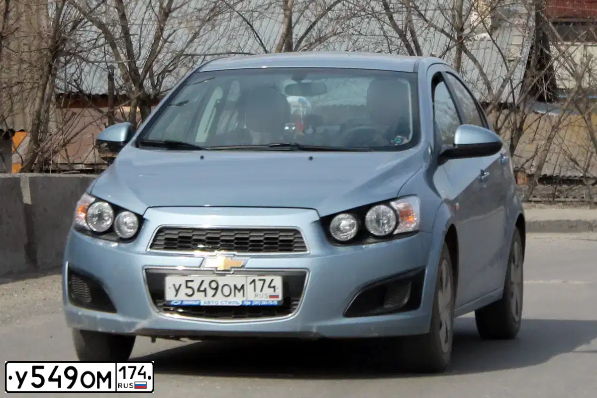Фото автомобиля CHEVROLET AVEO, 2012 — госномер У549ОМ174. Цвет: ГОЛУБОЙ