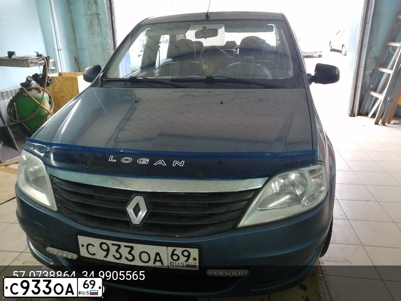 Фото автомобиля RENAULT LOGAN, 2010 — госномер О030ОЕ790. Цвет: синий