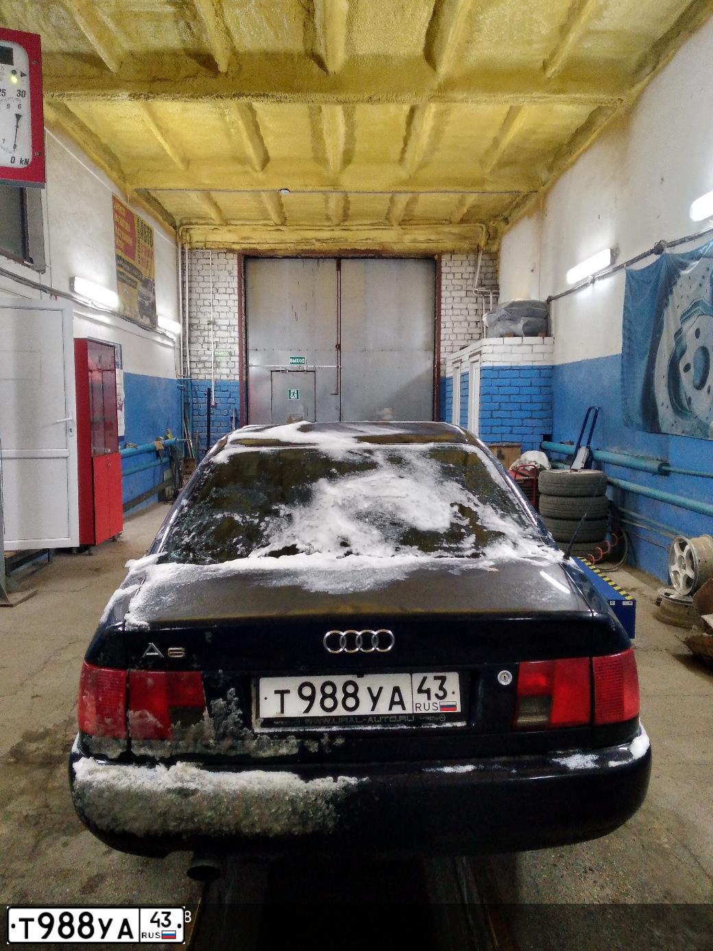 Фото автомобиля AUDI A6, 1995 — госномер Е481НО43. Цвет: ТЕМНО-СИНИЙ