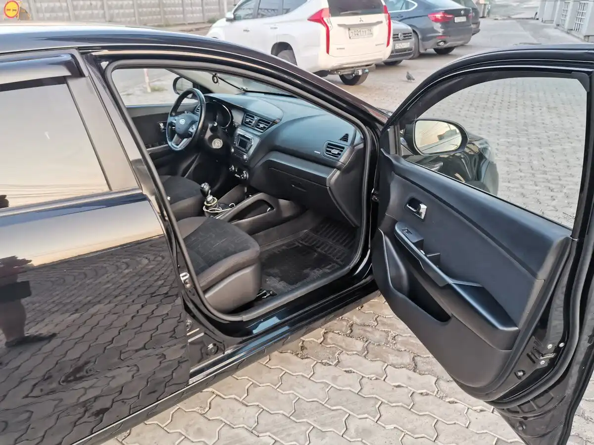 Фото автомобиля TOYOTA LANDCRUISER 200, 2013 — госномер С021СС19. Цвет: БЕЛЫЙ