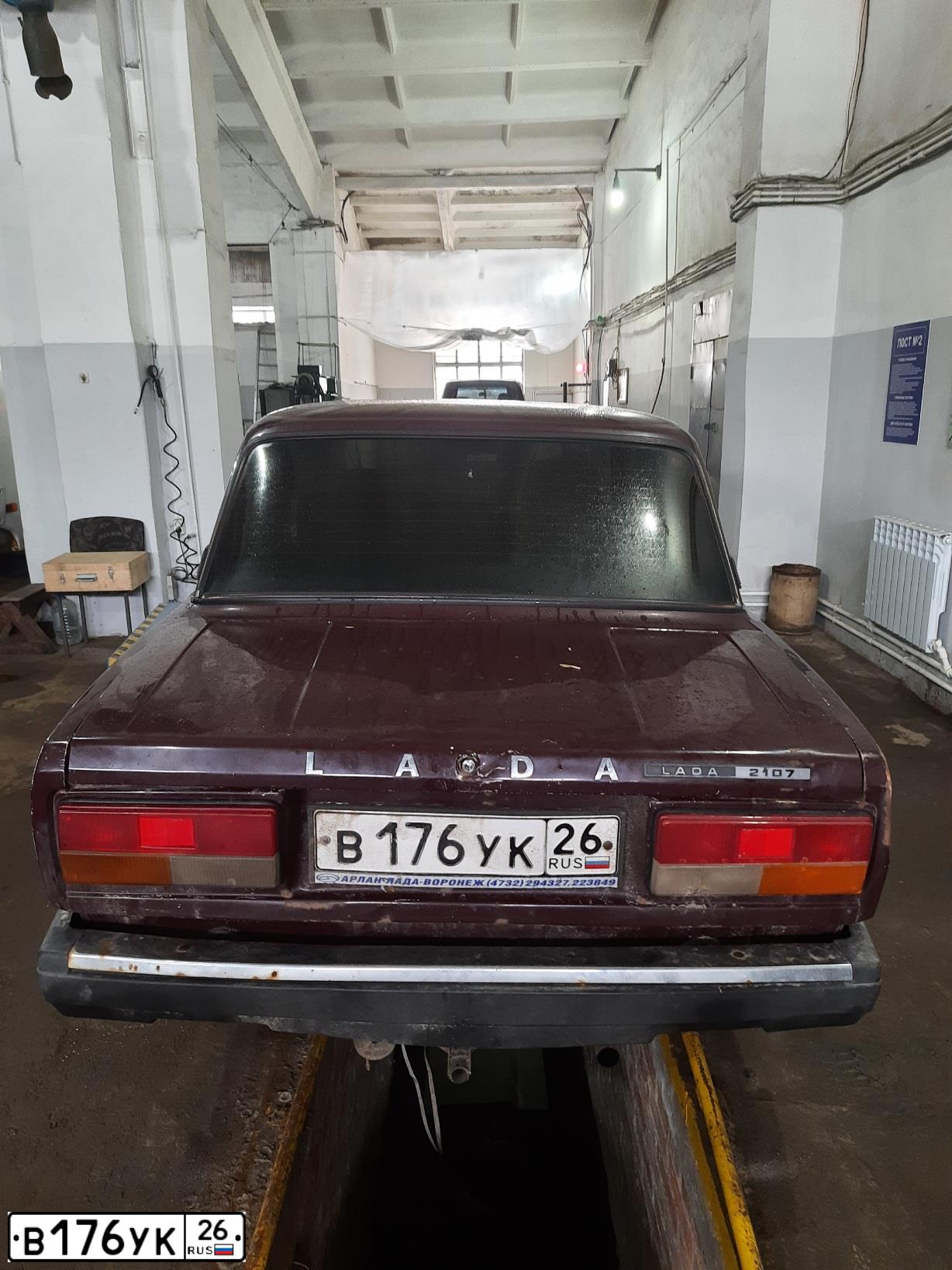 Фото автомобиля LADA 2107, 2006 — госномер М448ТМ64. Цвет: ТЕМНО ВИШНЕВЫЙ