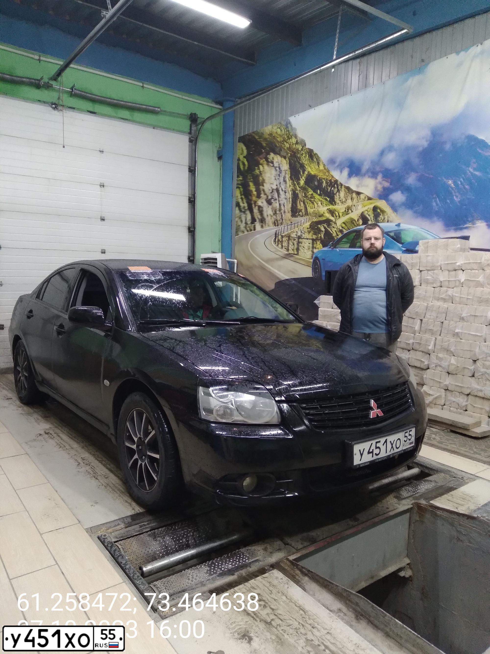 Фото автомобиля MITSUBISHI GALANT, 2008 — госномер У451ХО55. Цвет: ЧЕРНЫЙ