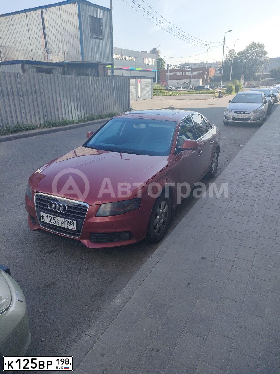 Фото автомобиля AUDI A4, 2008 — госномер К125ВР198. Цвет: ВИШНЕВЫЙ