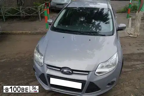 Фото автомобиля VOLKSWAGEN GOLF, 2000 — госномер У014ВН48. Цвет: синий