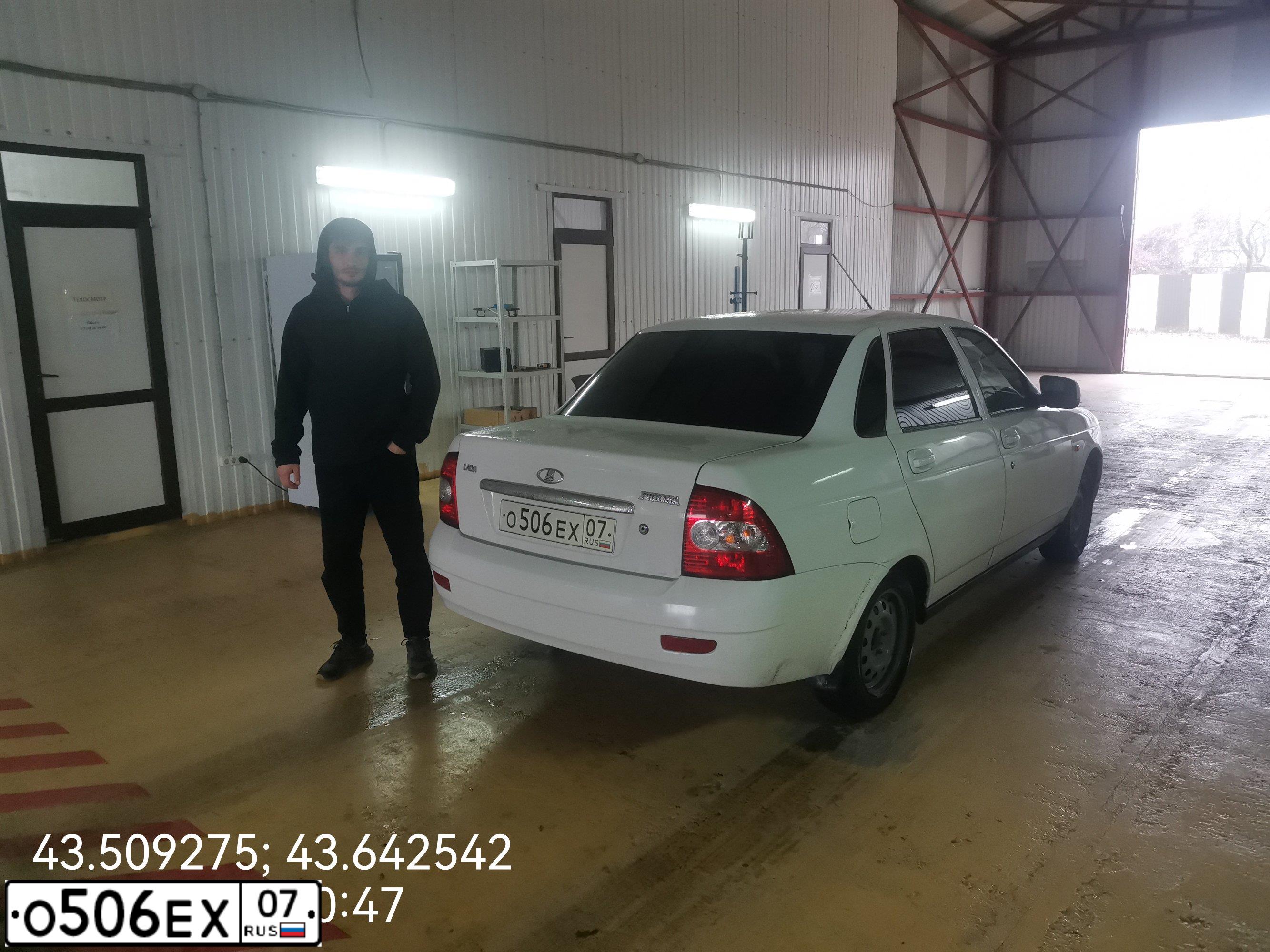 Фото автомобиля LADA 2170 PRIORA, 2012 — госномер У050ВЕ07. Цвет: БЕЛЫЙ