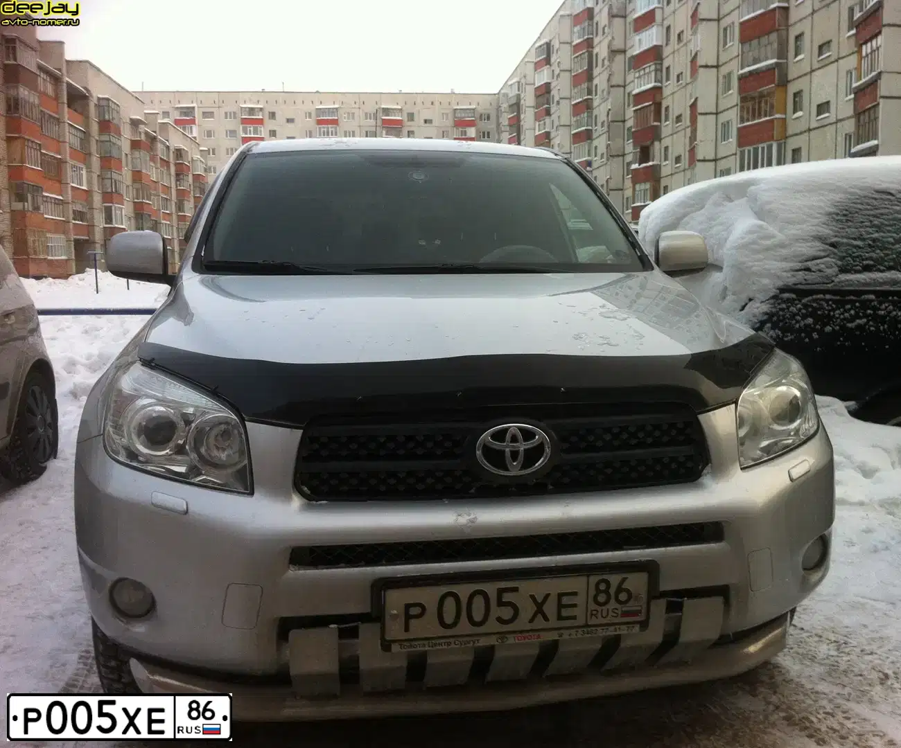 Фото автомобиля TOYOTA RAV4, 2006 — госномер Р005ХЕ86. Цвет: СЕРЕБРИСТЫЙ