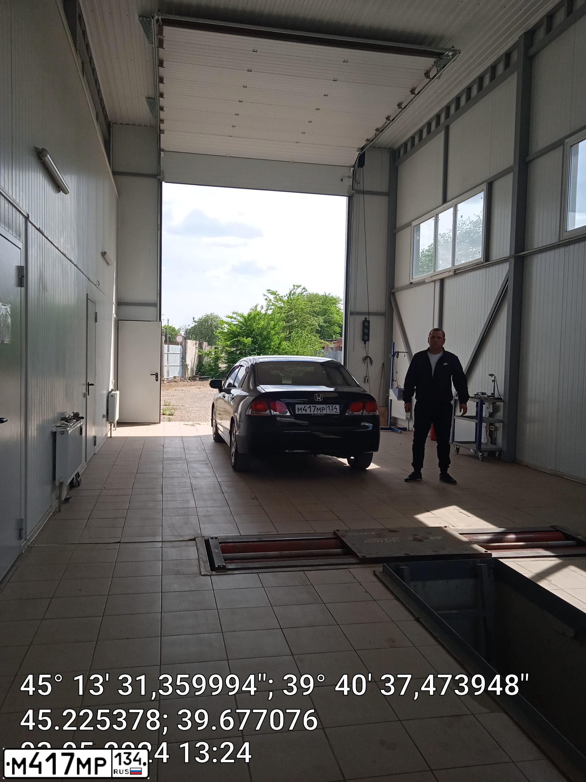 Фото автомобиля HONDA CIVIC, 2010 — госномер М140ХС199. Цвет: ЧЕРНЫЙ
