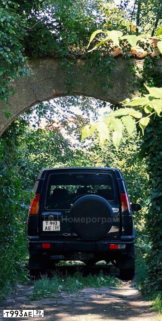 Фото автомобиля LANDROVER DISCOVERY, 2004 — госномер О007ЕВ78. Цвет: ТЕМНО-СИНИЙ
