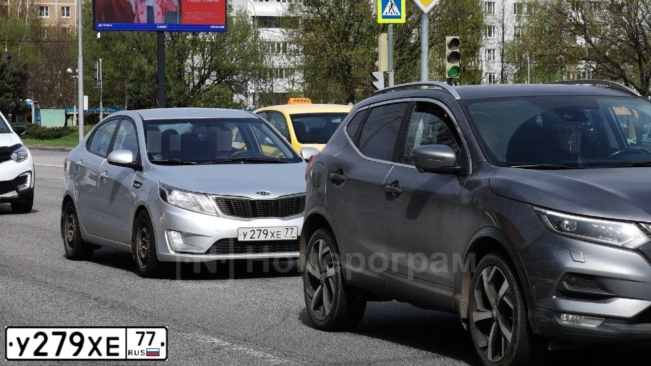 Фото автомобиля KIA RIO, 2013 — госномер У279ХЕ77. Цвет: СЕРЫЙ СВЕТЛЫЙ