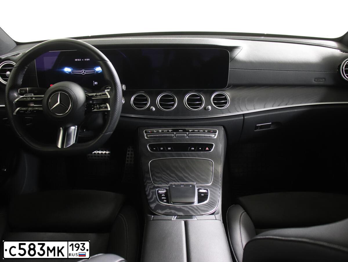 Фото автомобиля MERCEDES-BENZ E-CLASS, 2020 — госномер С511РК196. Цвет: синий