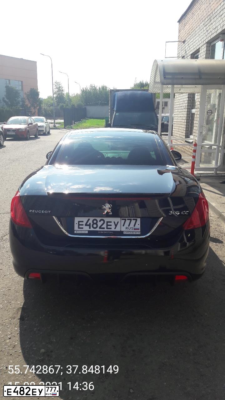Фото автомобиля PEUGEOT 308, 2014 — госномер Е482ЕУ777. Цвет: ЧЕРНЫЙ