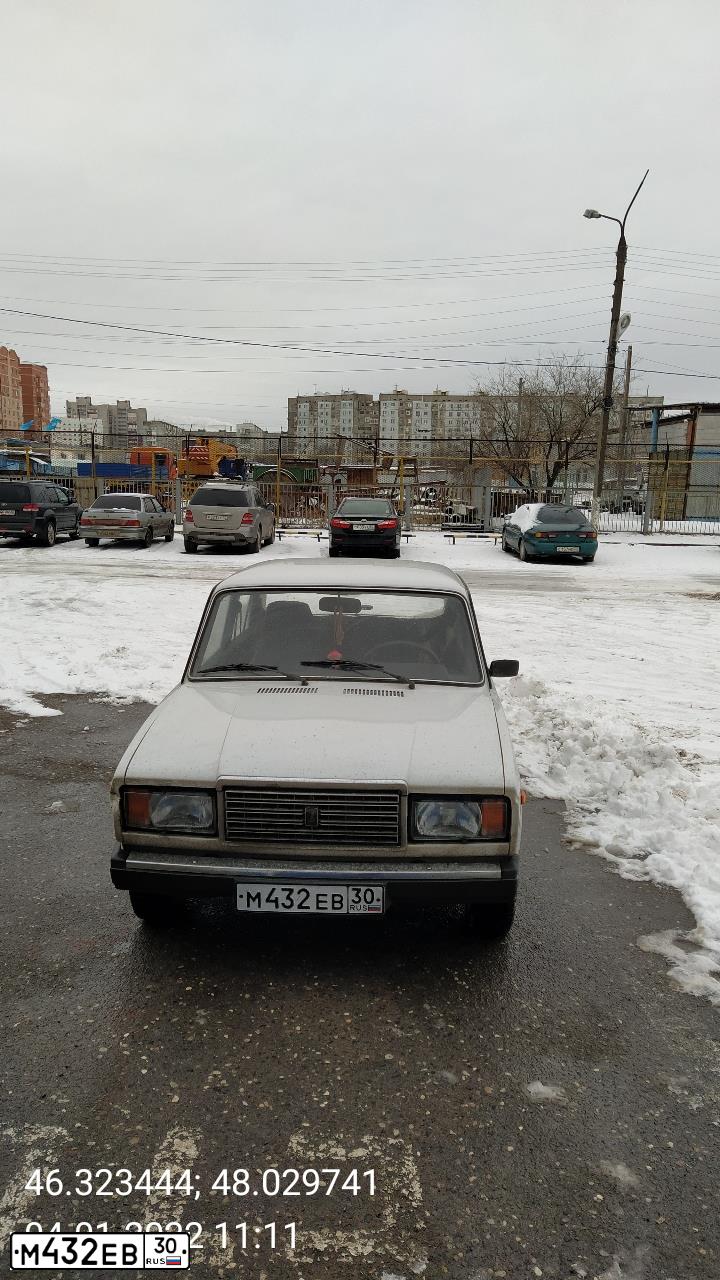 Фото автомобиля LADA 2107, 2007 — госномер М432ЕВ30. Цвет: ЯРКО-БЕЛЫЙ